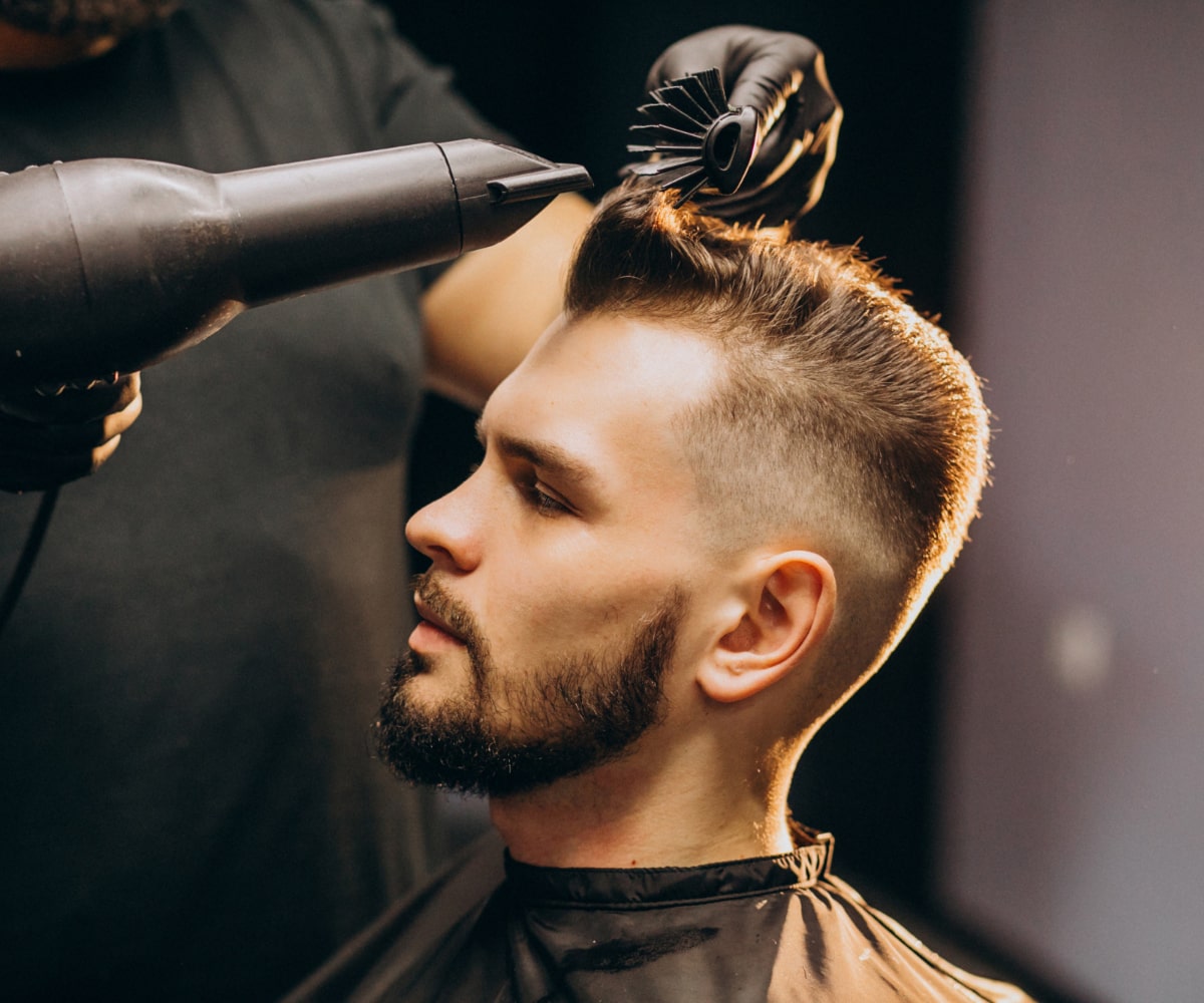 Harga Potong Rambut Pria di Captain Barbershop, Regular vs Premier