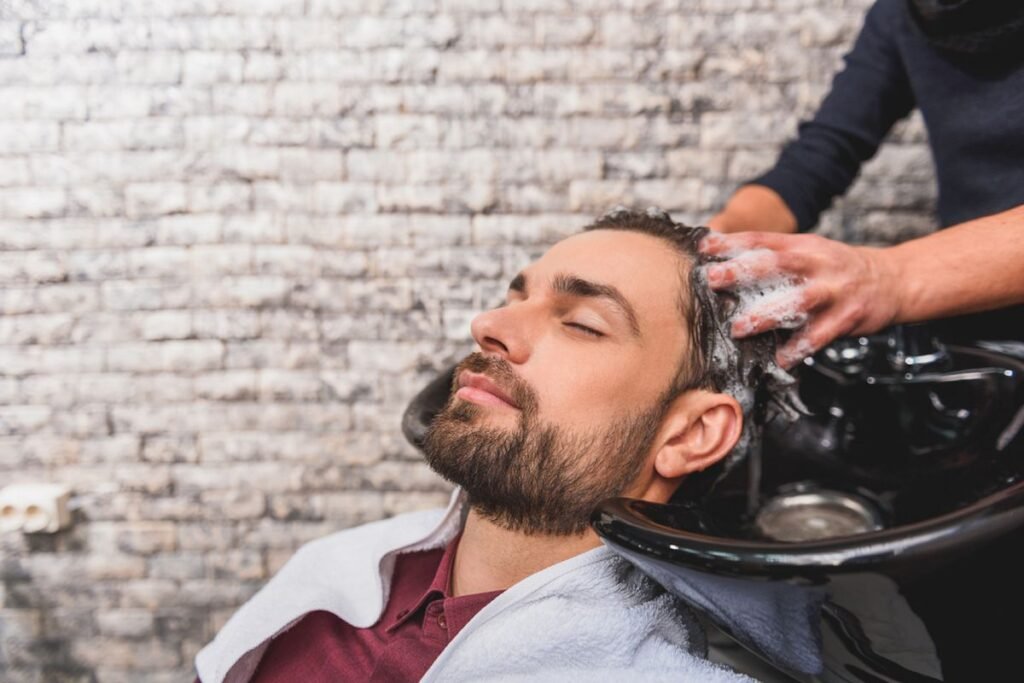 Barbershop Terbaik di Surabaya: Ketahui Manfaat Hair Spa Untuk Pria!