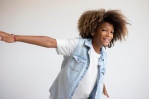 Anak rambut keriting Rambut anak kering dan kusut Shampoo Bayi rambut keriting Cara meluruskan rambut secara alami Meluruskan rambut anak yang keriting Produk perawatan rambut keriting anak Cara melembutkan rambut anak
