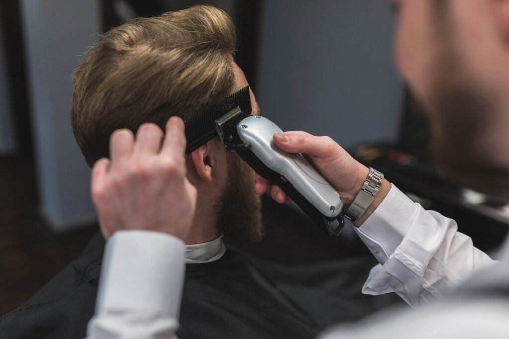 Rekomendasi Barbershop di Jakarta Utara: Look Crew Cut, yuk Tampil Beda!